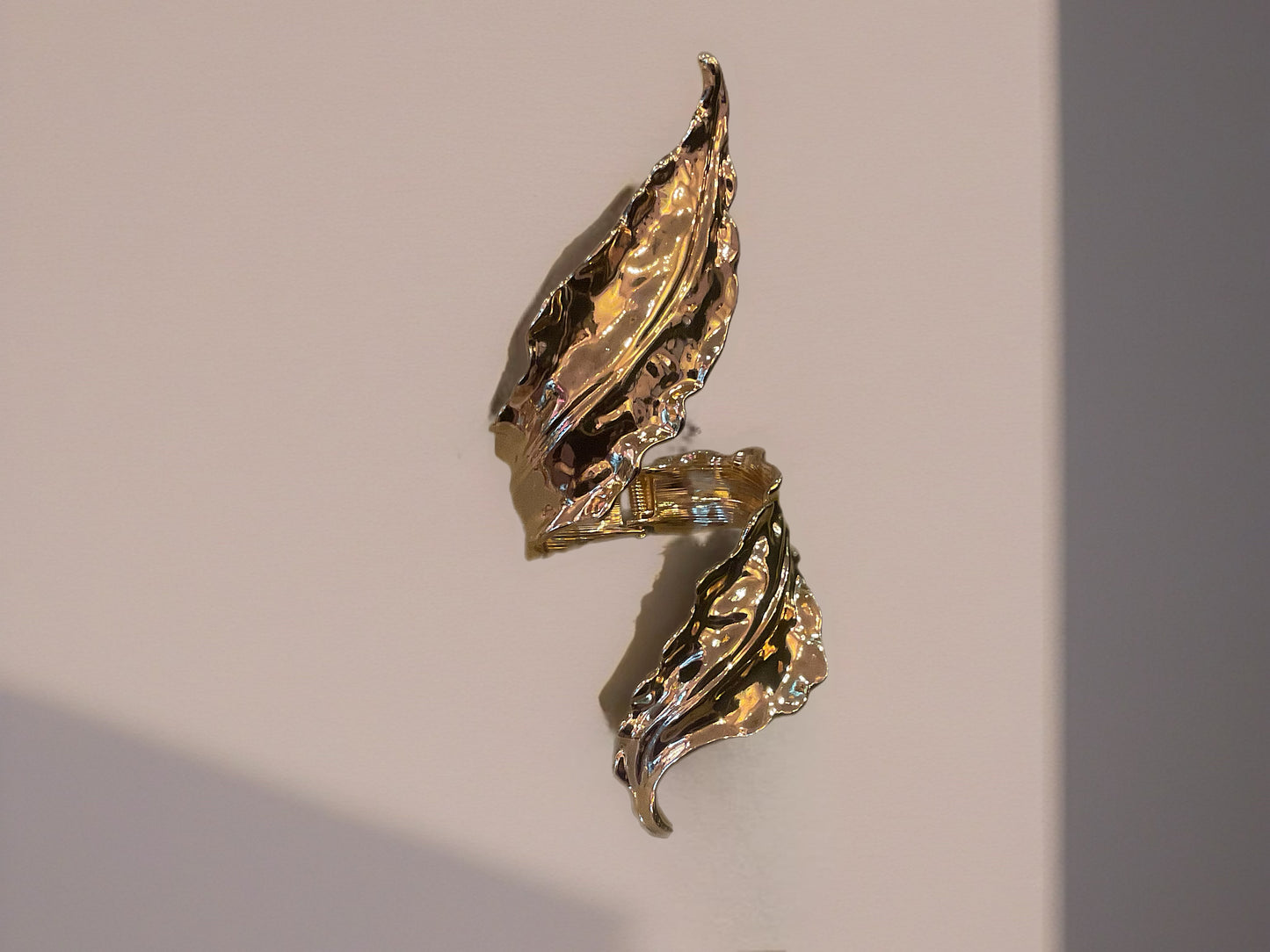 Radiant Aura Cuff-Bracelet