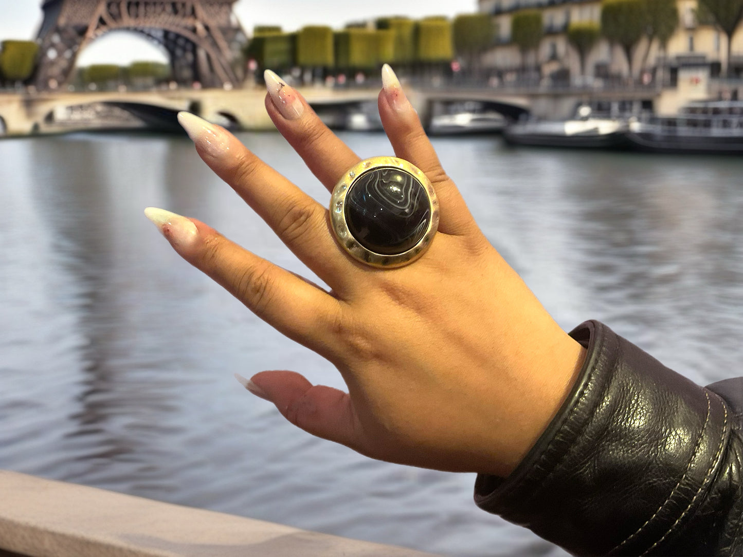 The Oracle Ring-Rings