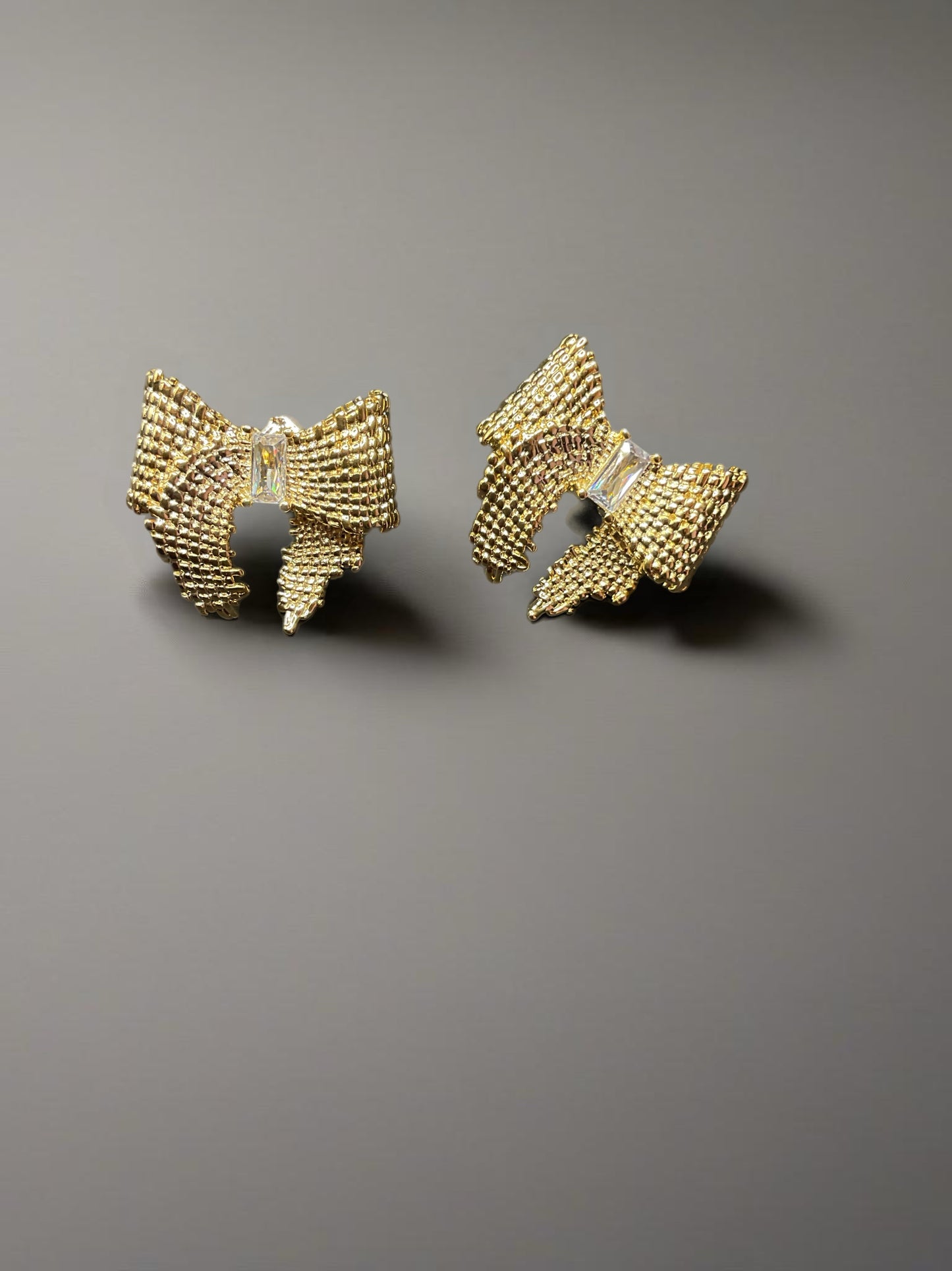 Ribbon in the Sky earrings- Gold