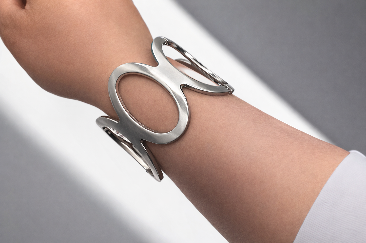 The Arc Cuff-Bracelet