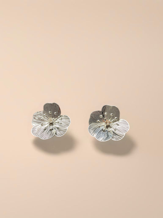Flower sprout stud earrings