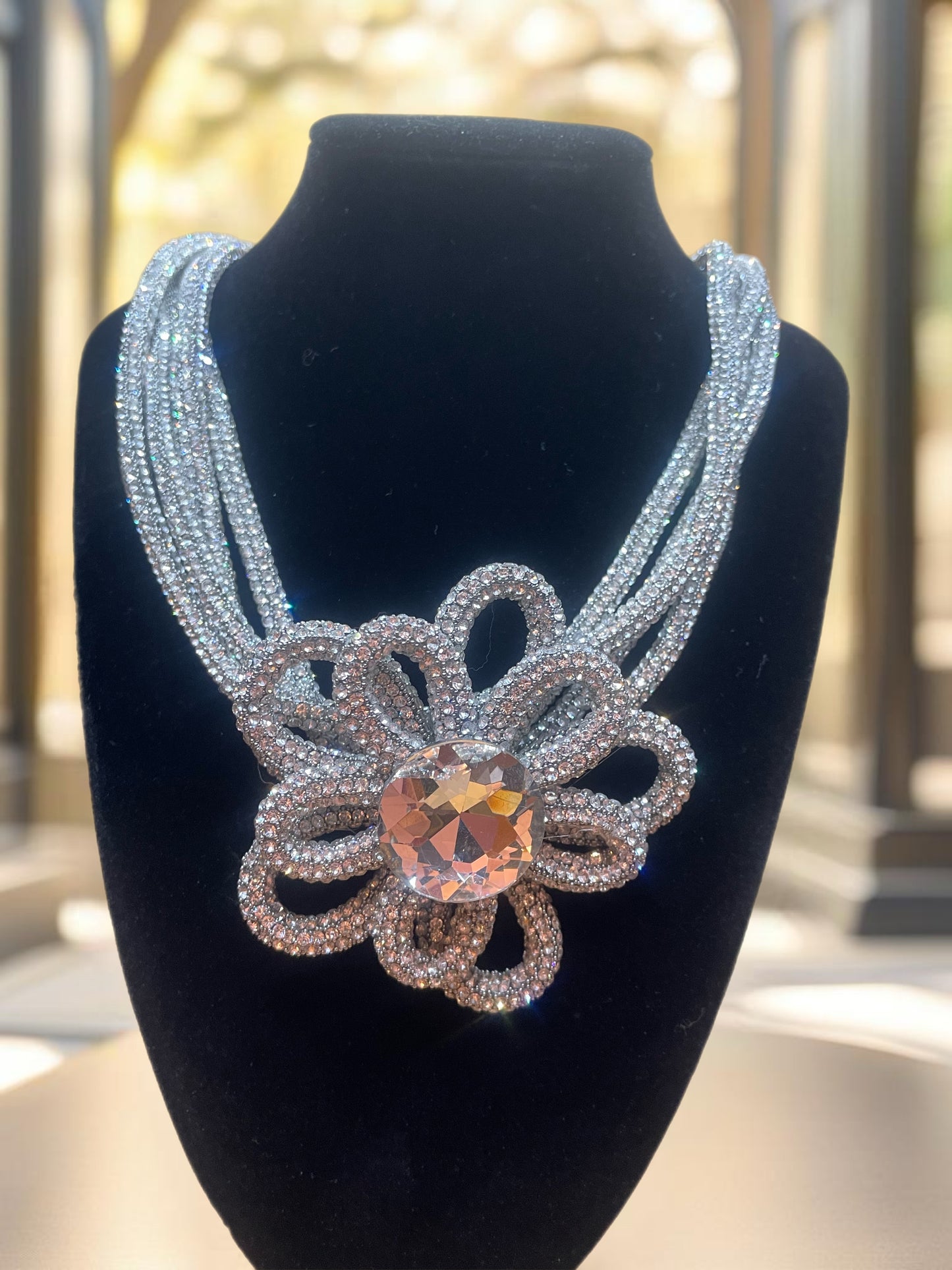 Steal the show lotus-set