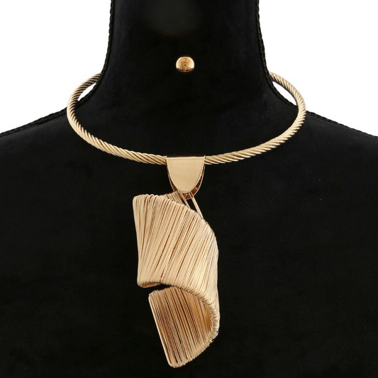 Curved Crush Necklace