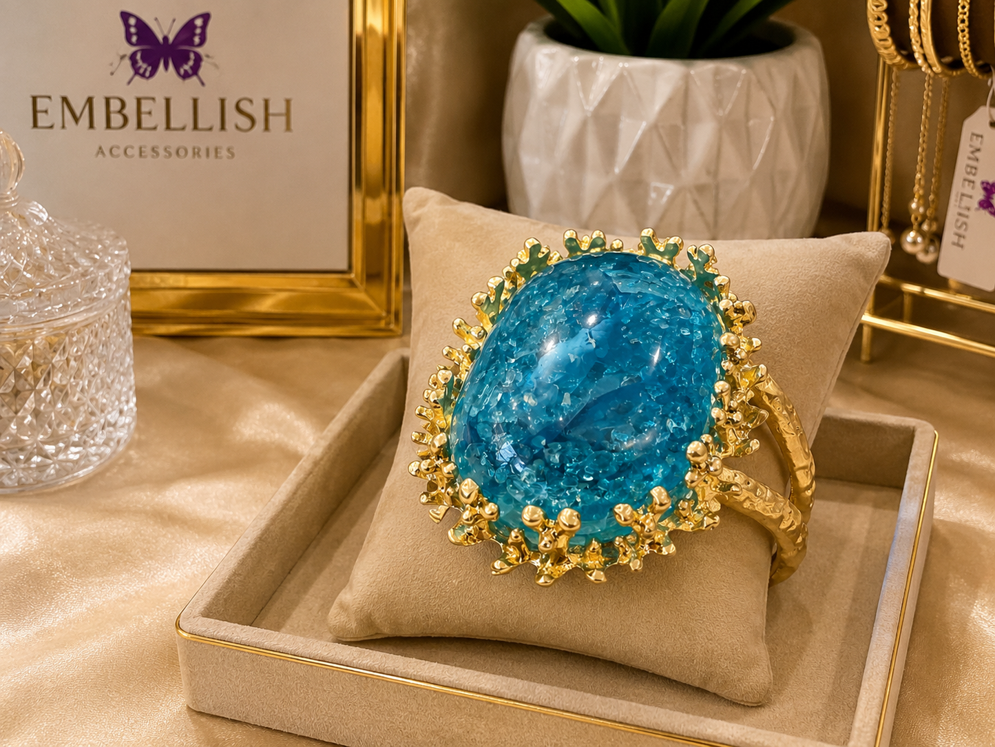 Pretty In Power Cuff - Bracelet